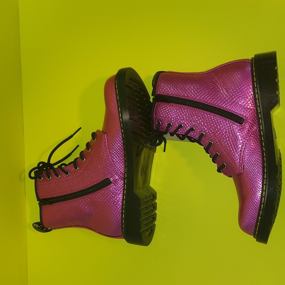 Dr. Martens1460 Reptile Emboss Boots - Picture 7 of 11